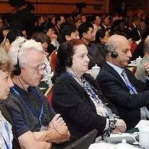 联合国同声传译员：多语种速记符号系统解密
