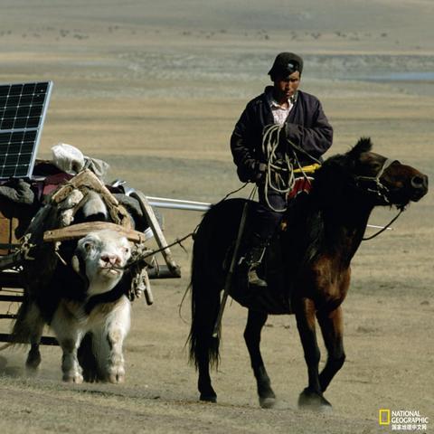 沙漠游牧民族：太阳能设备维持在线学习案例