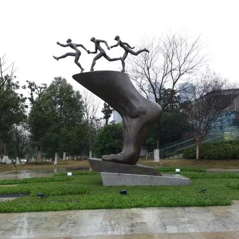 汉马市新闻聚焦，城市发展与体育盛事同步前行