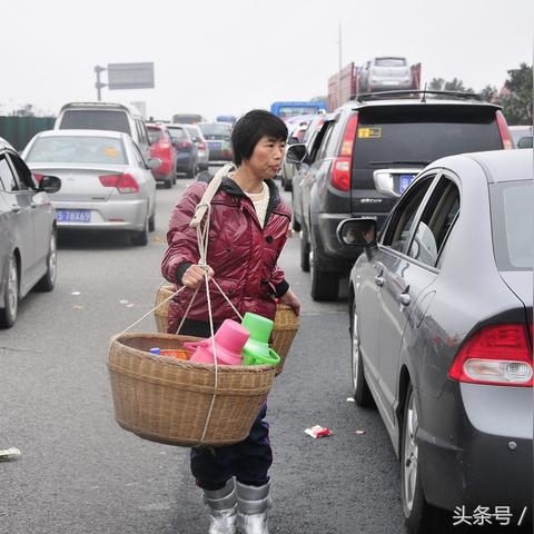 今日高速拥堵现状，堵车原因分析与视频实录