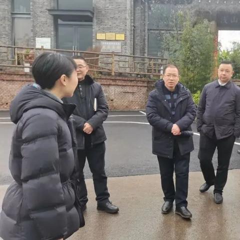 筠连县推动绿色出行，共建生态宜居城市，实现可持续交通发展
