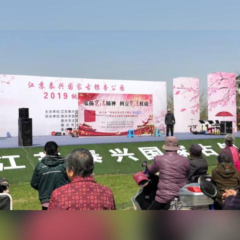 泰兴寻狗急寻主人，爱心归还呼唤行动者